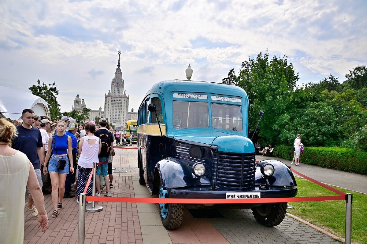 Выставка автомобилей. - Владимир Мигонькин