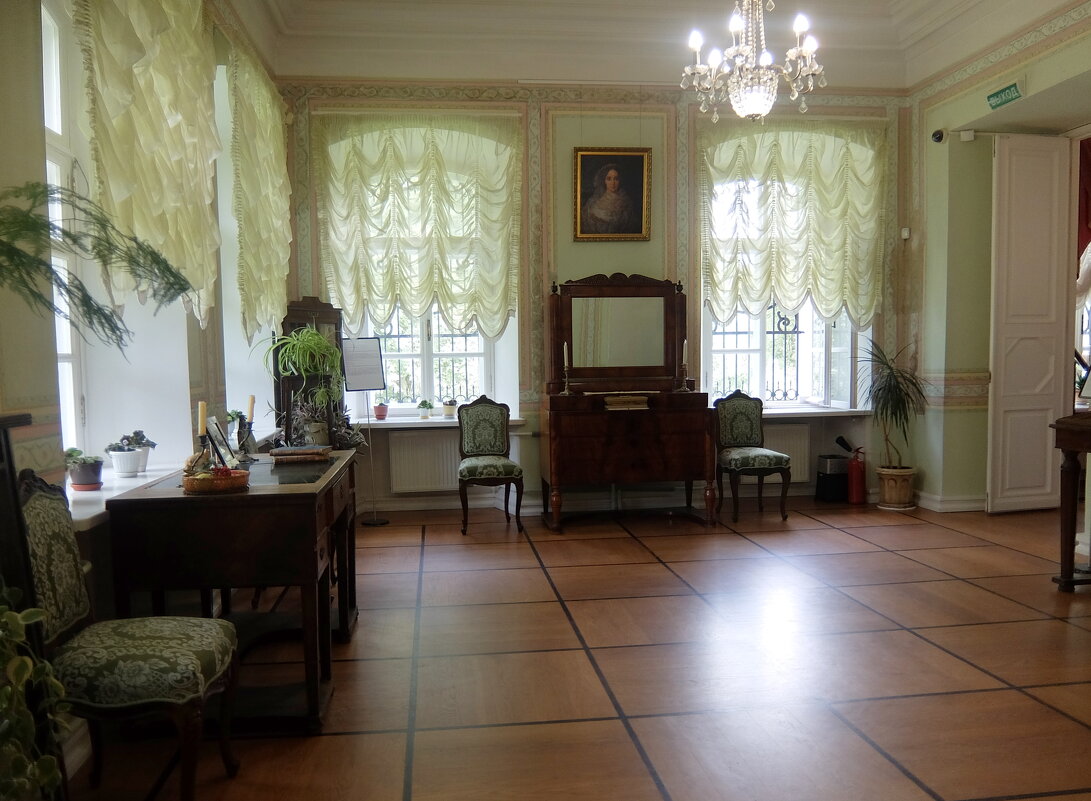 Гостиная усадебного дома. - Люба 