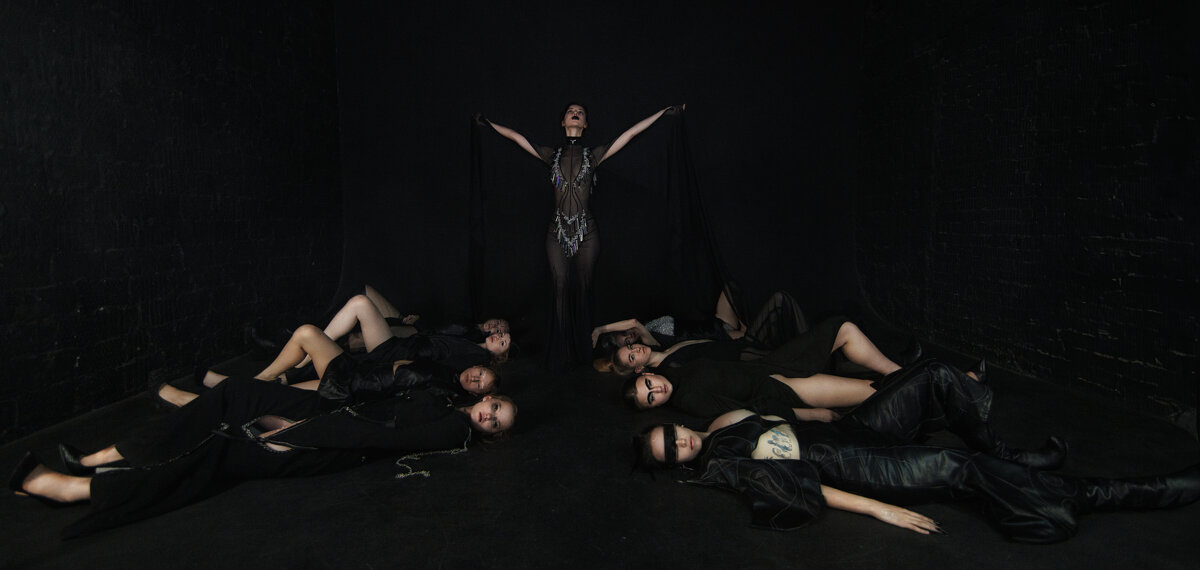 Танец теней: сила и единство в черном - Джованни Луче