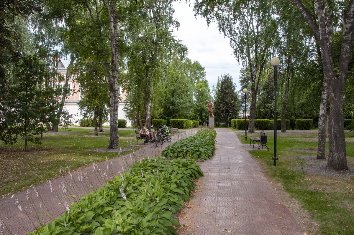 В Губкинском сквере - Gen 