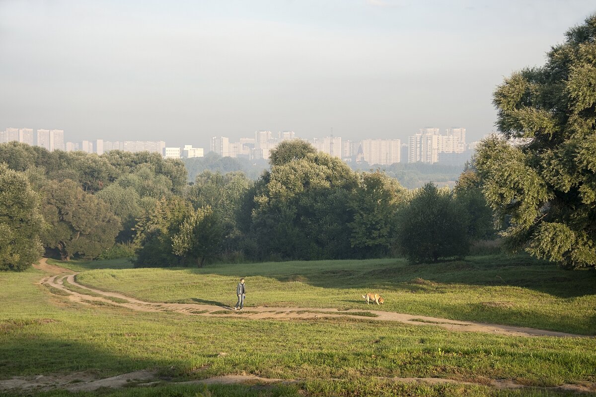 А город ещё спит - Валерий Иванович