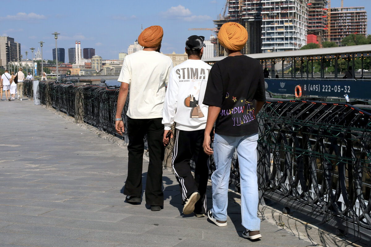 Туристы - Roman stories -