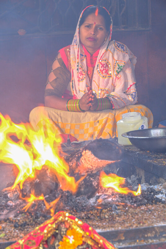 Молимся перед огнем - Георгий А