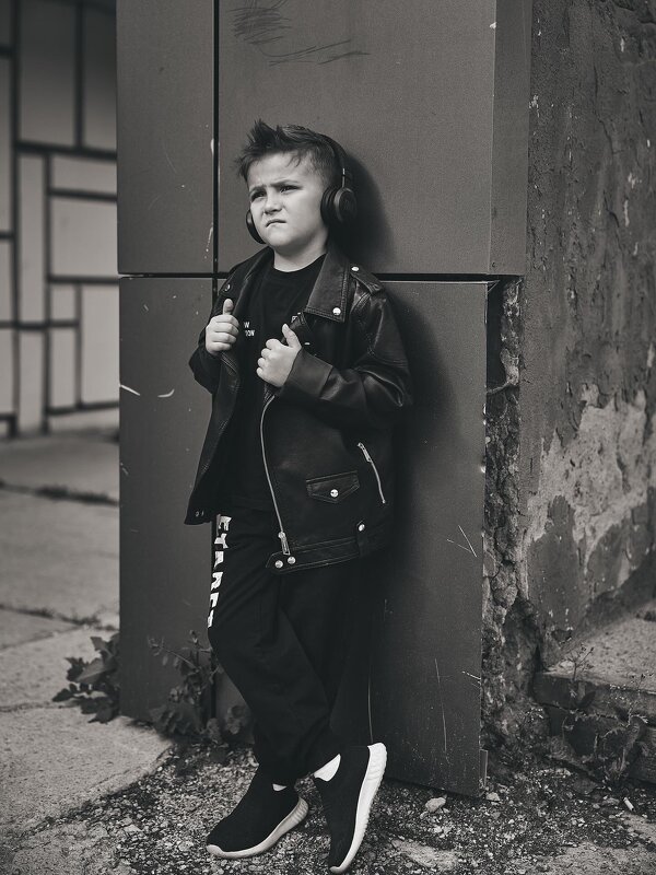 Мальчик в наушниках - Александр Морозов