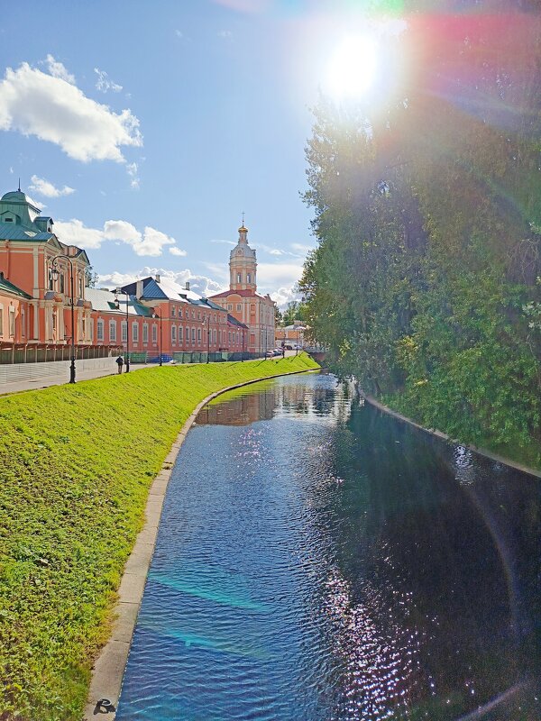 Благостный день в Санкт-Петербурге. - Vladimir Semenchukov