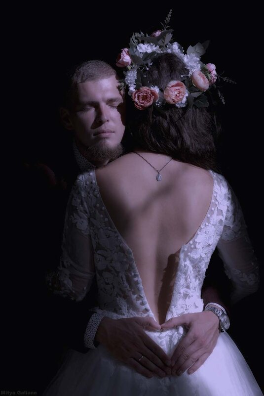 Они вместе даже при Луне... - Mitya Galiano