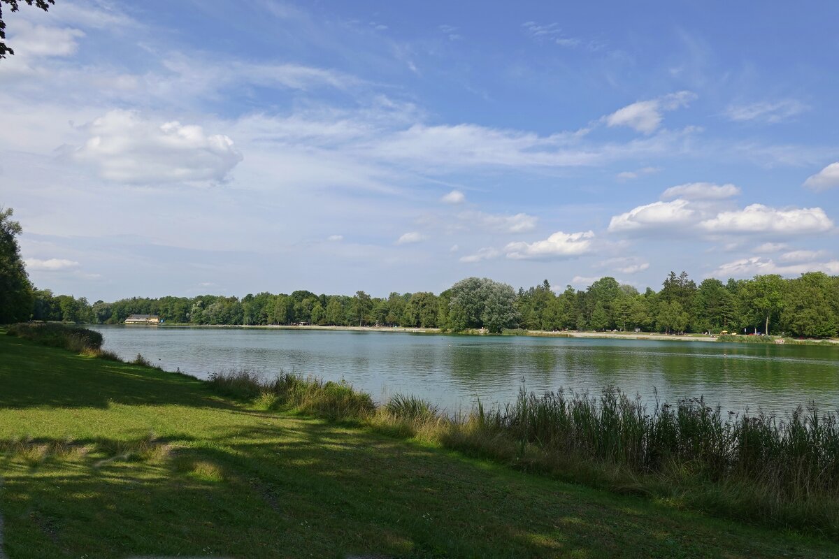 Скоро осень . господа! Скоро осень. Лист от ветки оторвётся, И не спросит... - Галина 