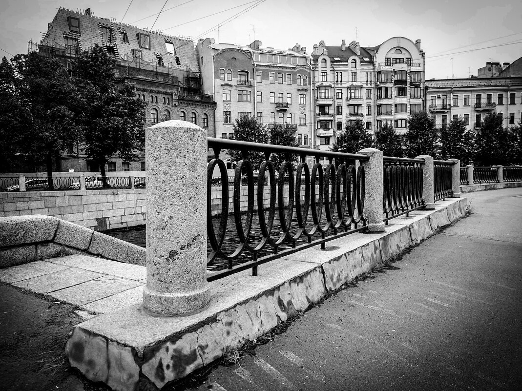 На набережной реки Карповки - Магомед .