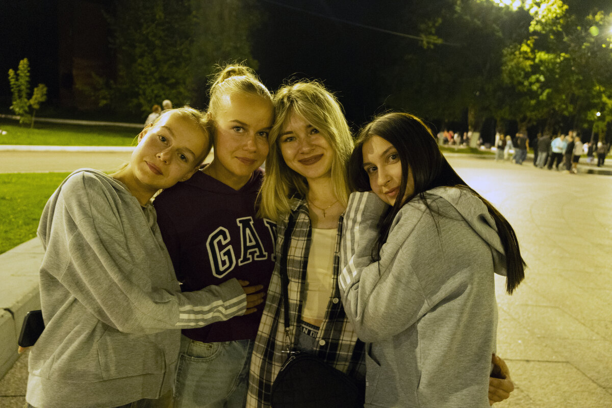 Подруги на Кургане - Евгений 