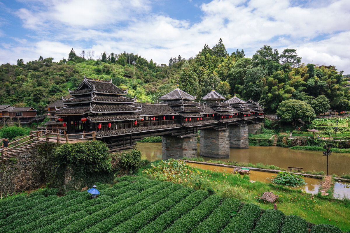 Мост в деревне народности дун в Китае в стиле ветра и дождяудалитьредактировать - Дмитрий 