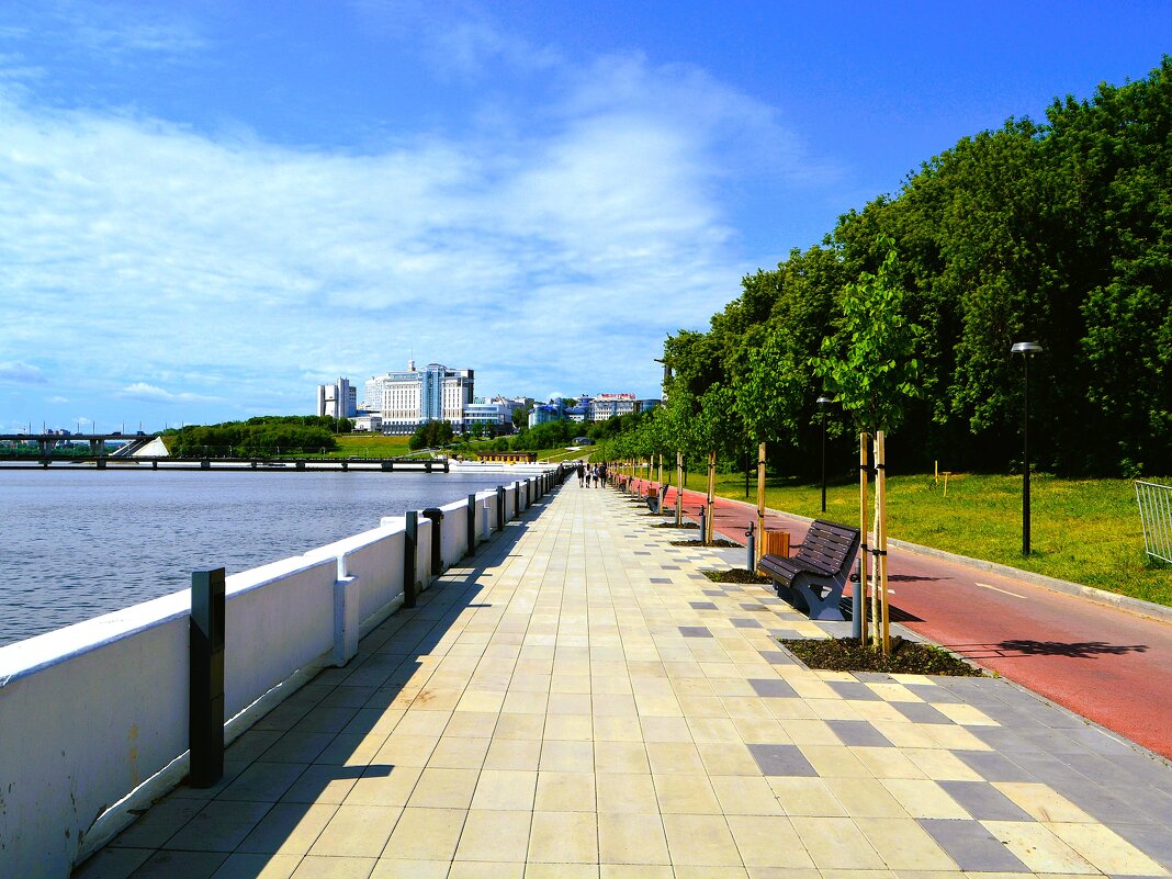Чебоксары. Обновлённая Историческая набережная в начале лета. - Пётр Чернега
