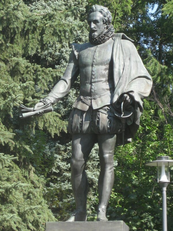 Памятник Сервантесу в Москве - Дмитрий Никитин