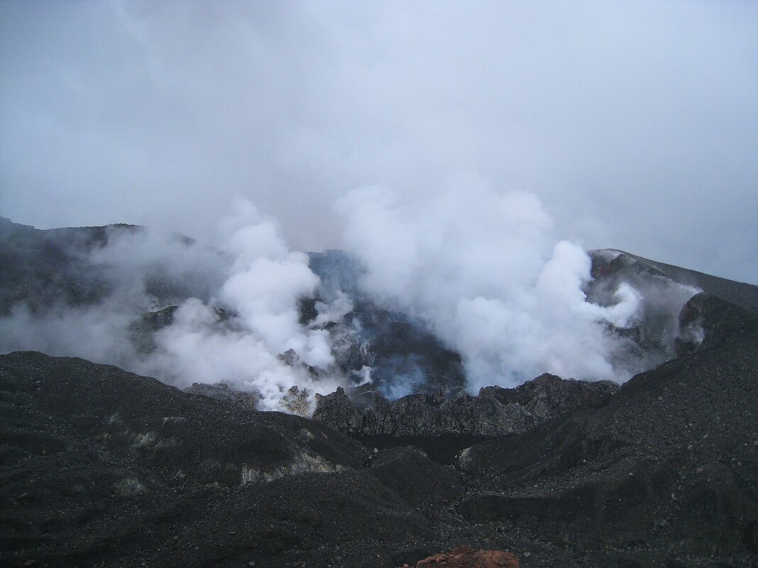 Извержение вулкана Сламет на острове Ява, Индонезия. - unix (Илья Утропов) Извержение вулкана Сламет на острове Ява, Индонезия. - unix (Илья Утропов)