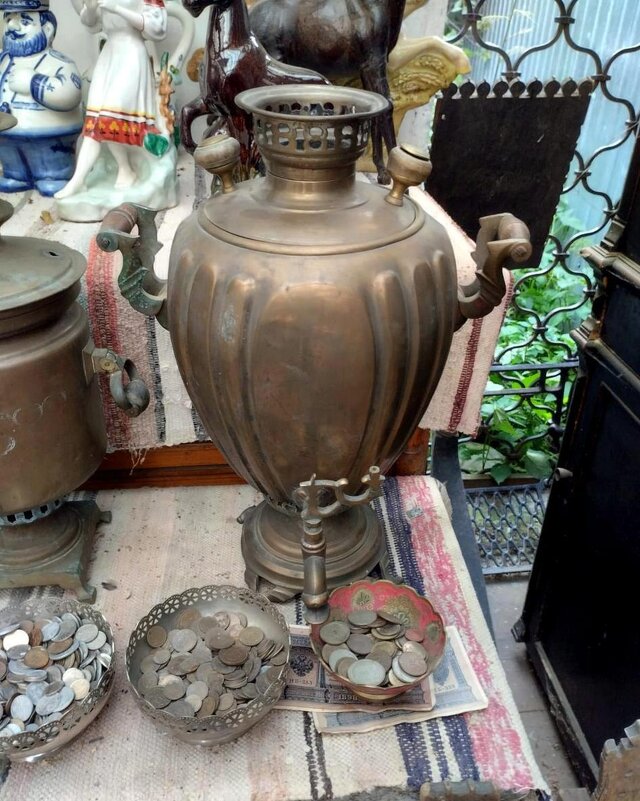 Лавка старинных вещей в Угличе. - Ольга Довженко