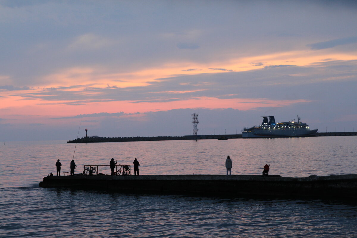 Рыбаки на закате - Валерий 