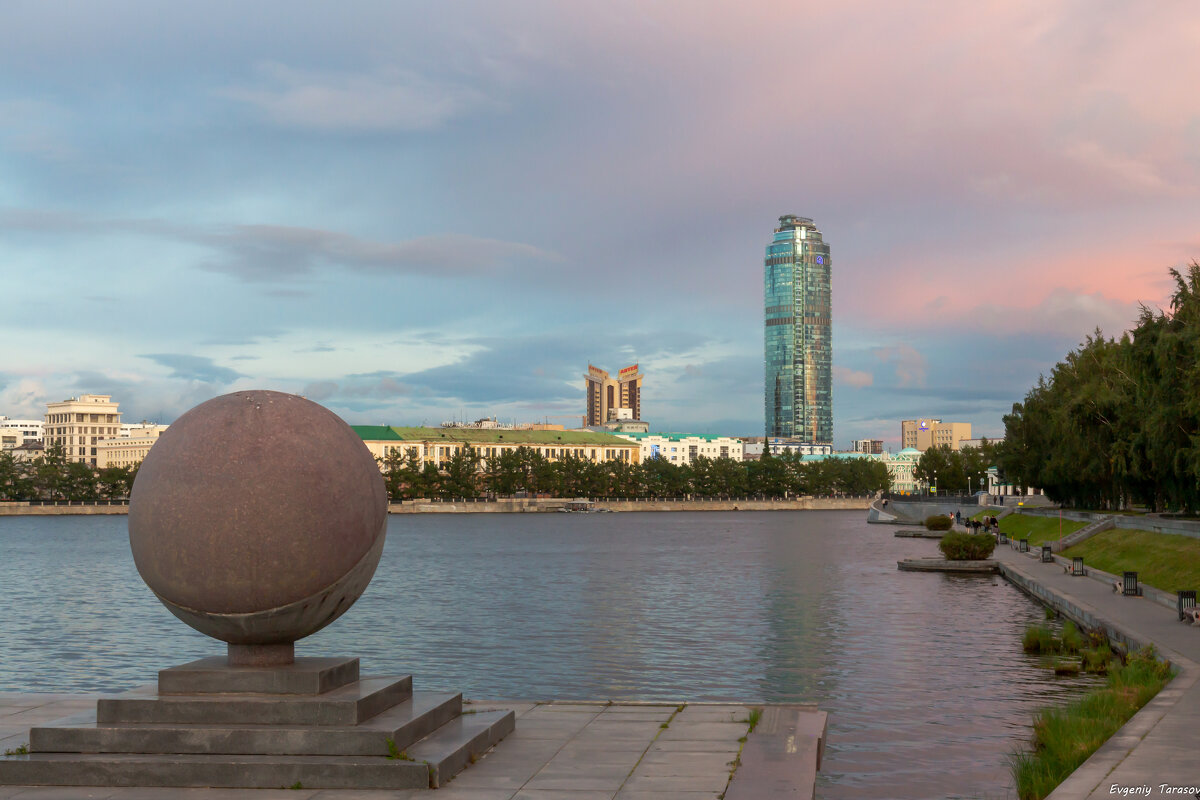 Закат в розово-голубых тонах - Евгений Тарасов 