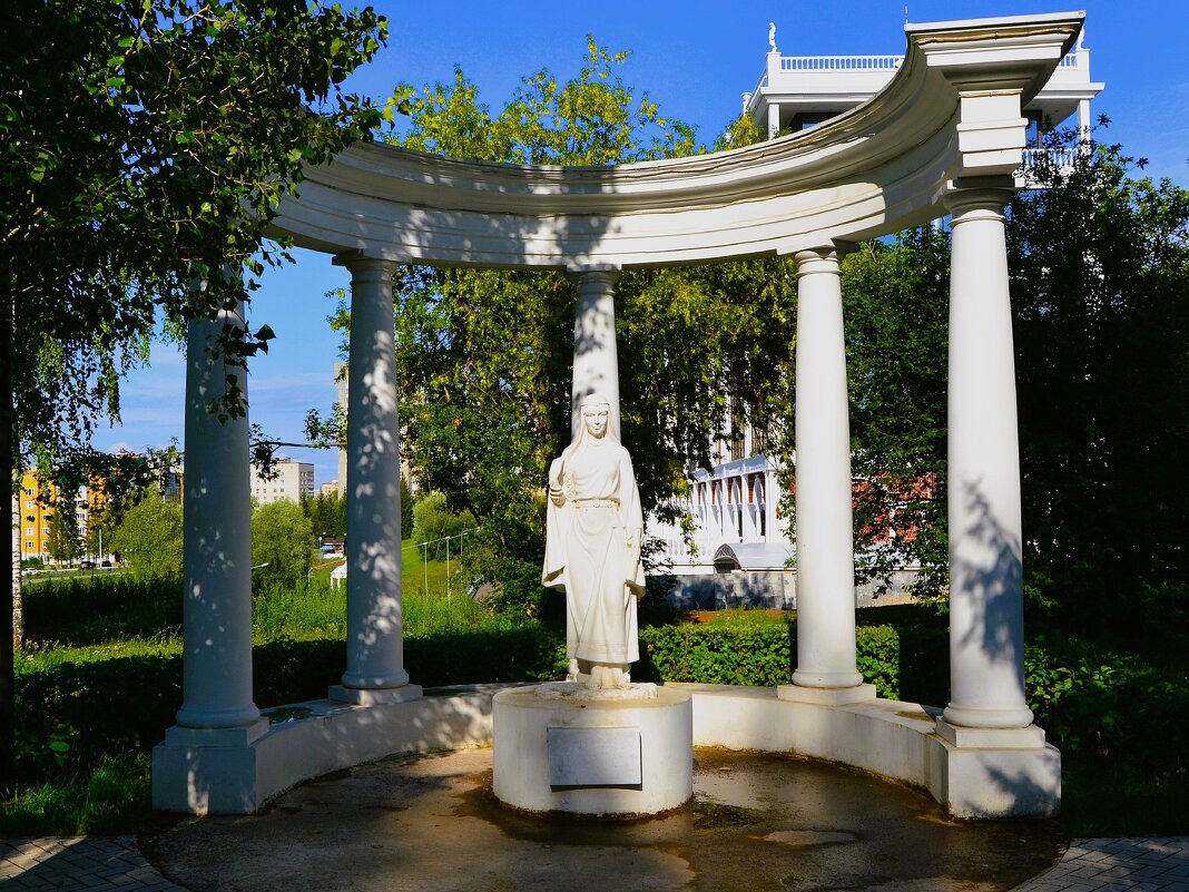 Чебоксары. Скульптура "Рокшанак" - Пётр Чернега Чебоксары. Скульптура "Рокшанак" - Пётр Чернега