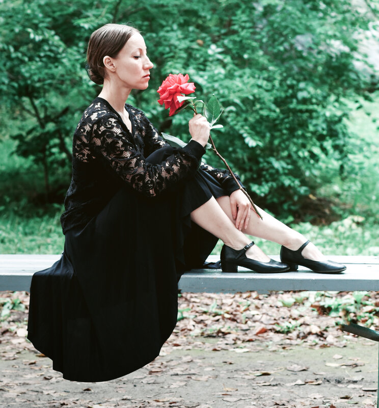 ДЕВУШКА С РОЗОЙ - ura Зелев