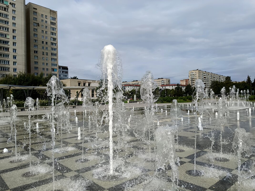 У фонтана в сентябре... - Мария Васильева У фонтана в сентябре... - Мария Васильева