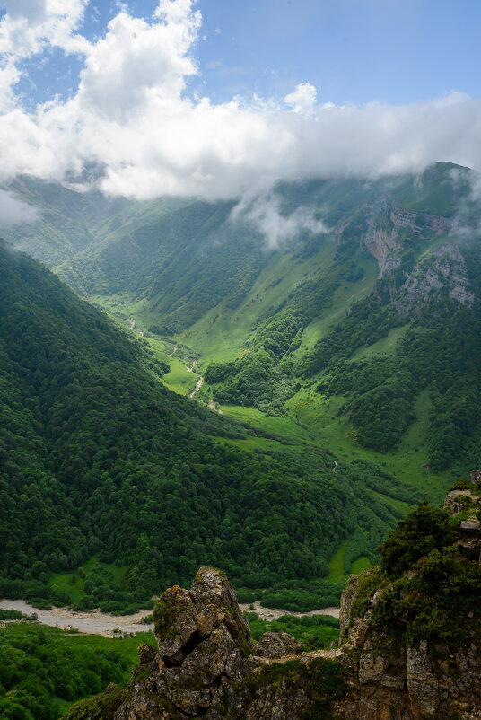 Суровые ущелья Чечни - Сергей Сабешкин Суровые ущелья Чечни - Сергей Сабешкин