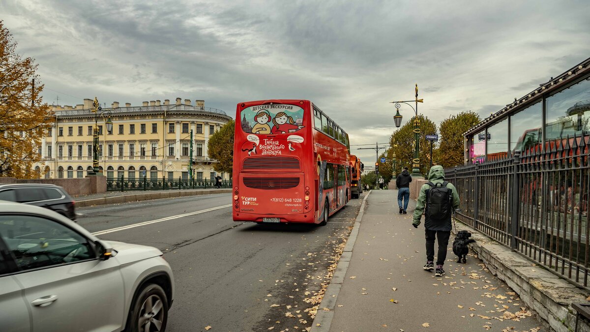 На улицах Питера - Константин Бобинский