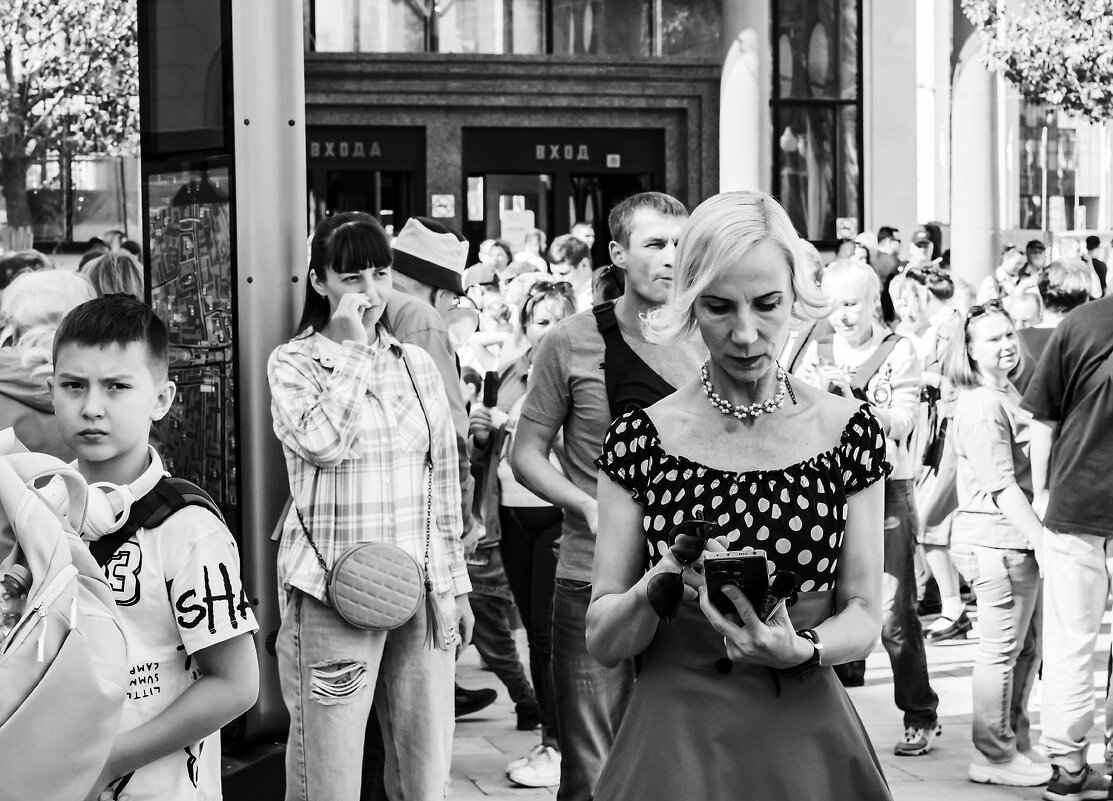 У метро - Александр 