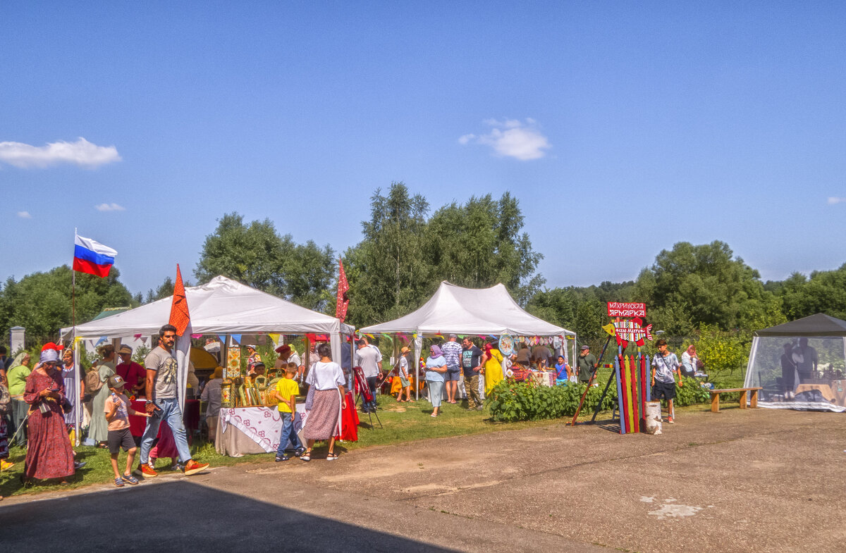 На ярмарке - Сергей Цветков