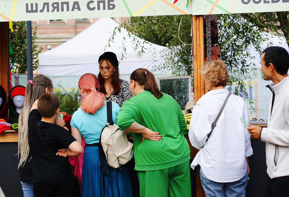 Ему тоже нужна шляпа. - Виктор Никитенко