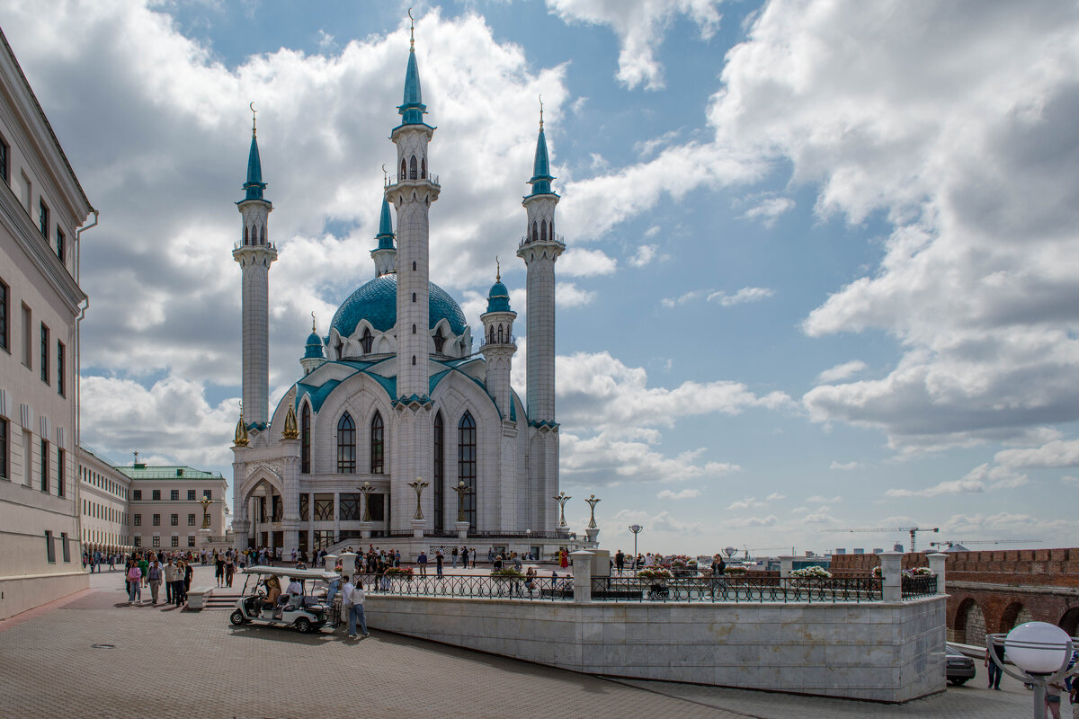 Воскресенье. Туристов море - Владимир Жуков Воскресенье. Туристов море - Владимир Жуков