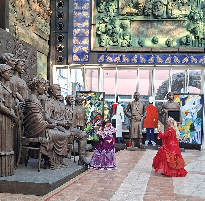 В залах музея - ИРЭН@ .