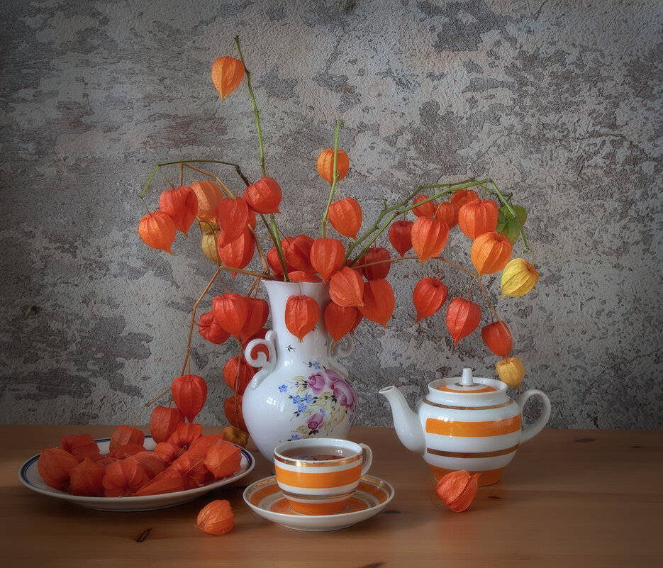 Натюрморт с физалисом. - Лилия *