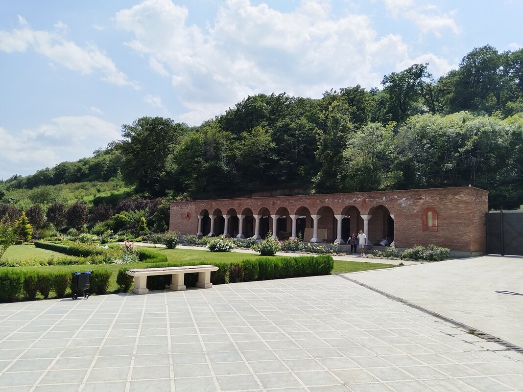 Грузия.  Бодбийский монастырь. - Ольга Довженко