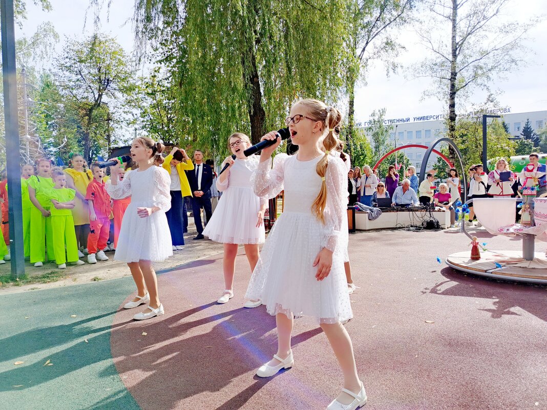 Мы молоды, веселы, задорны! - Vladimir Semenchukov