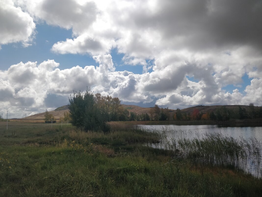 Облака над озером - Андрей Хлопонин Облака над озером - Андрей Хлопонин