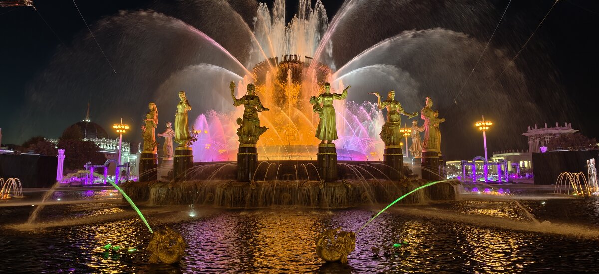 Вечерний фонтан Дружба народов, Москва, ВДНХ - <<< Наташа >>>