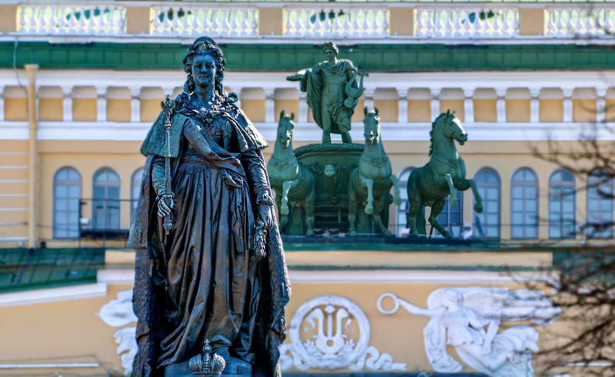 Памятник Екатерине II на фоне Александринского театра. - Виктор Орехов Памятник Екатерине II на фоне Александринского театра. - Виктор Орехов