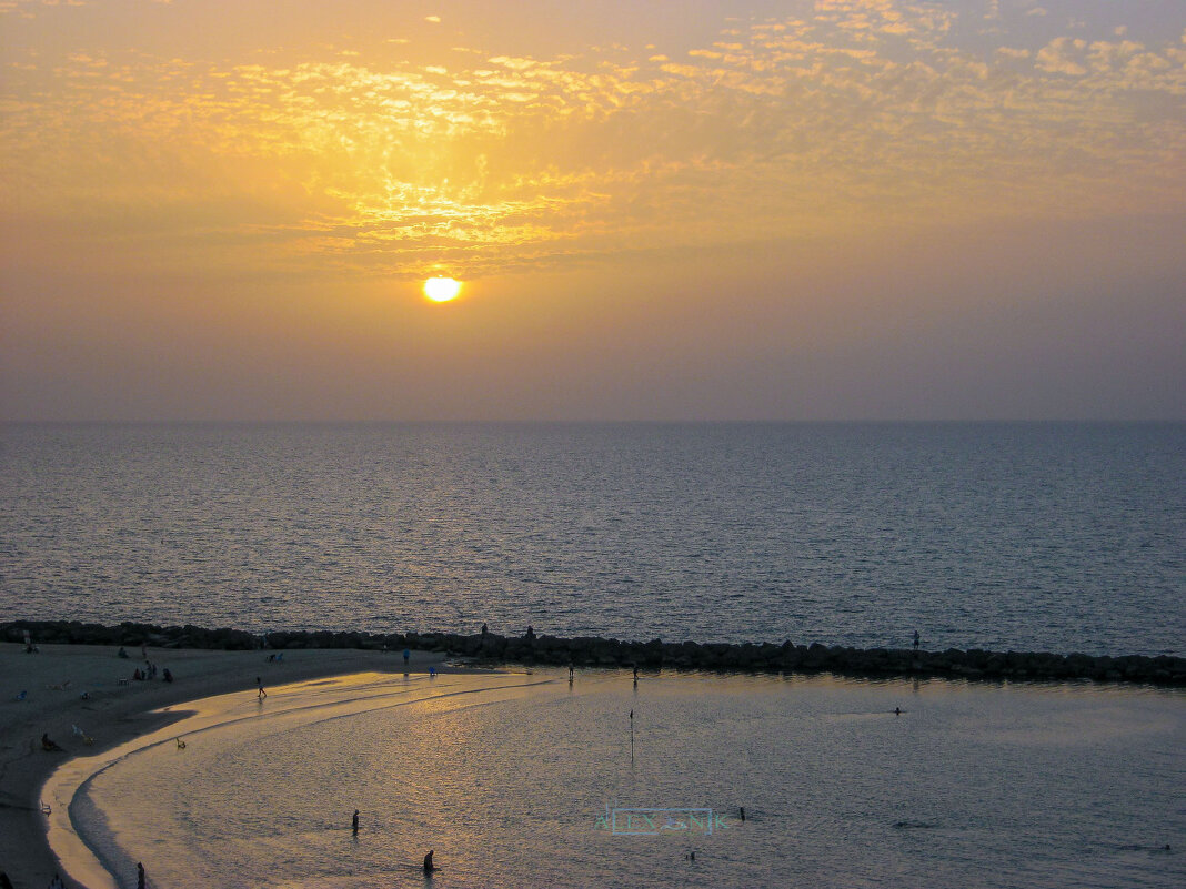 На закате. - Argaman Табашник