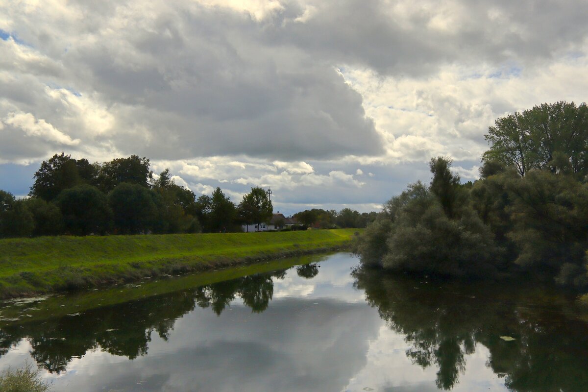Кажется дождь собирается - Юрий. Шмаков
