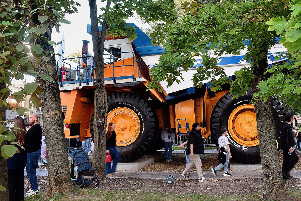 Легендарный БЕЛАЗ: День города с гигантом - Татьяна Помогалова
