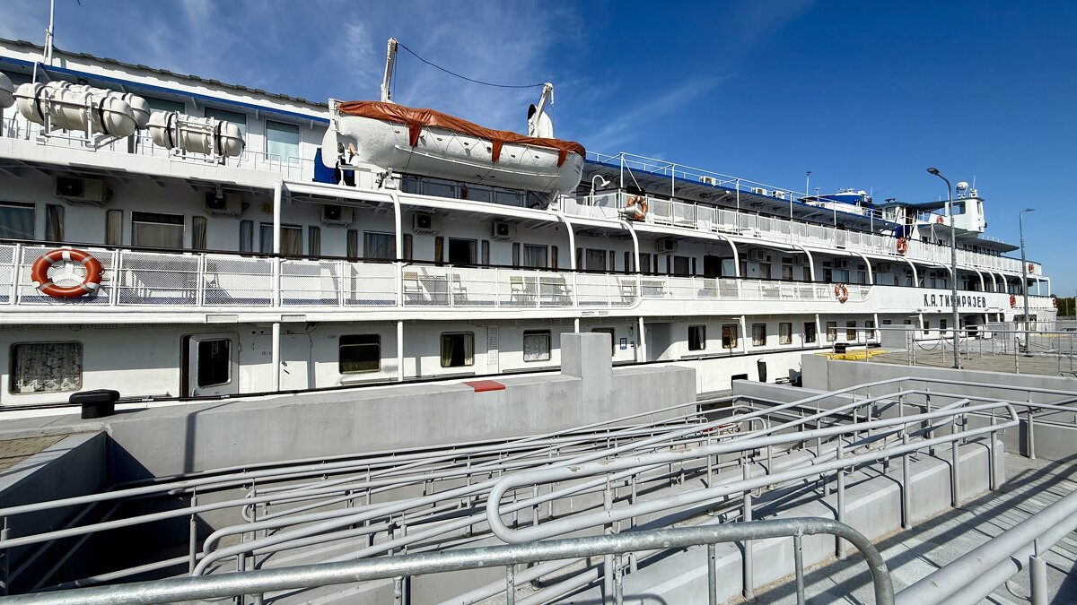 «Расскажите мне о море, корабли..!» - Арина Невская