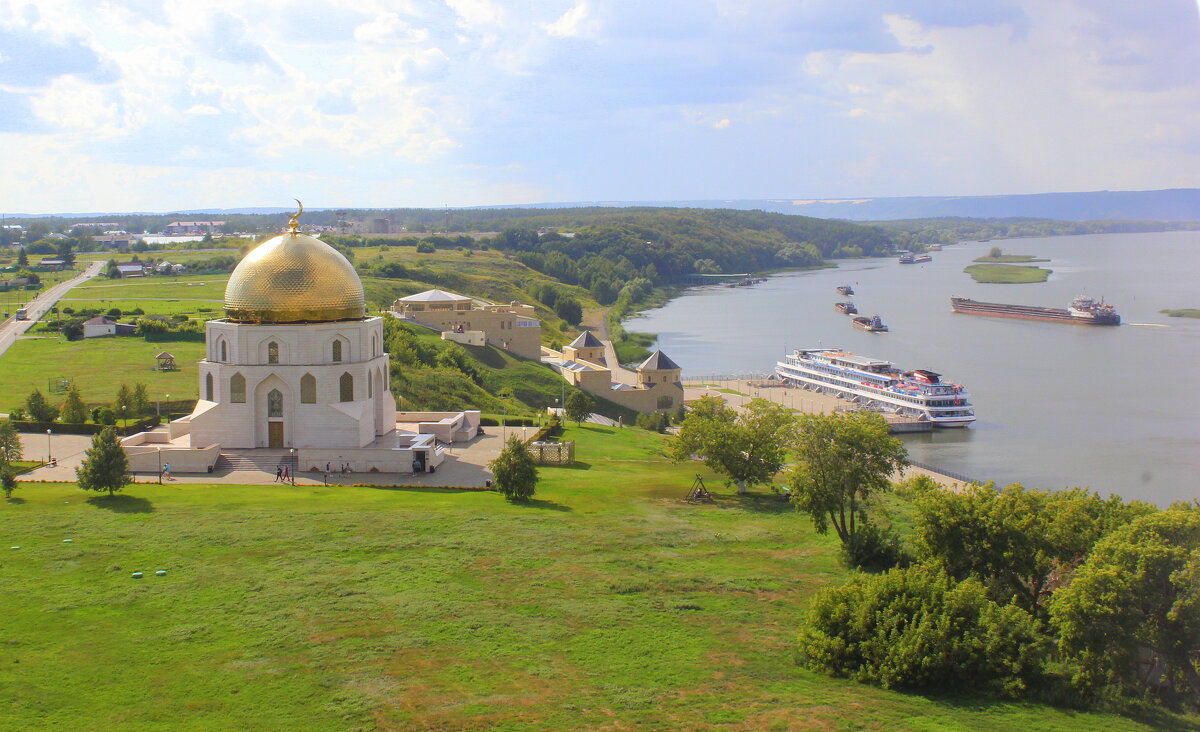 Памятный знак в честь принятия ислама волжскими булгарами в 922 году. - Марина Валиуллина