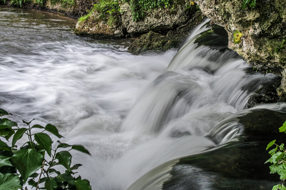 Водопад в парке замка Акиньи - Георгий А