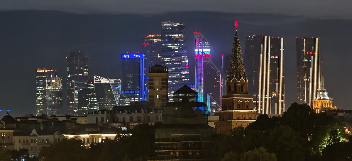 Небоскребы Москва-Сити - <<< Наташа >>>