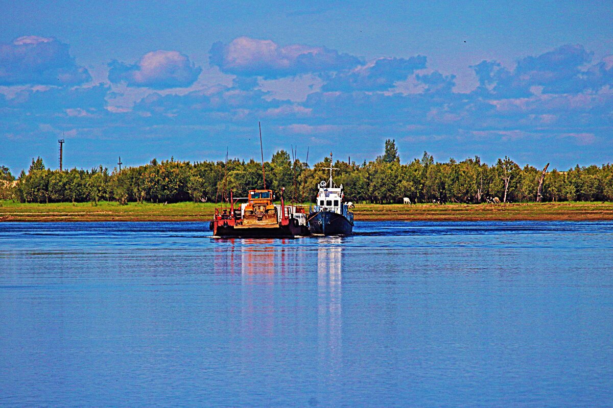 Август...Катер с аппарелью на Юганской Оби. - Владимир Август...Катер с аппарелью на Юганской Оби. - Владимир