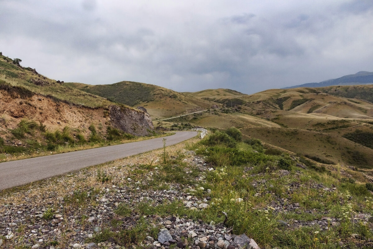 " А дорога серою лентою вьется..." - LudMila " А дорога серою лентою вьется..." - LudMila