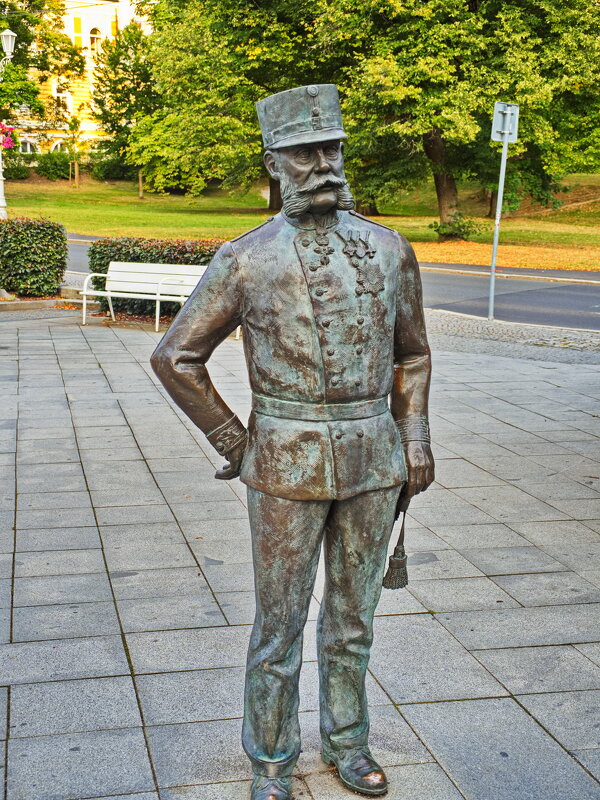 *** - Witalij Löwin