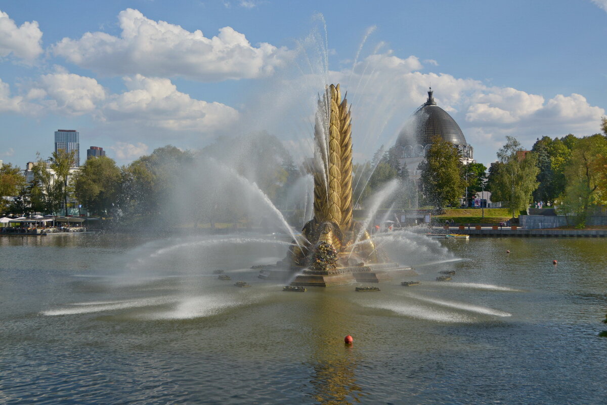 Фонтан Золотой колос на ВДНХ - Анастасия Смирнова