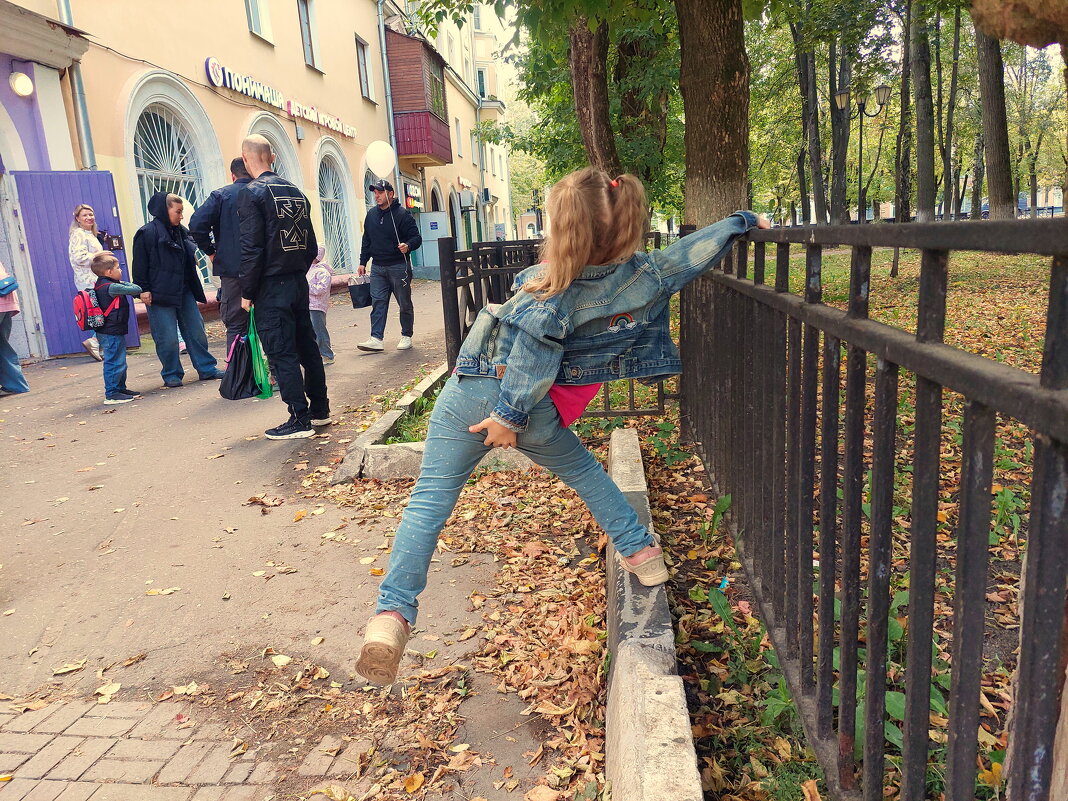 Ну почти Мюнхаузен, только за попу себя вытаскивает) - Артём 