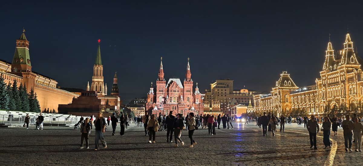 На Красной площади - <<< Наташа >>>