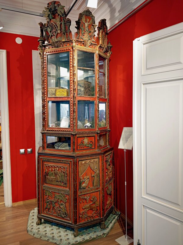 Резной шкаф в музее - Алексей Р.